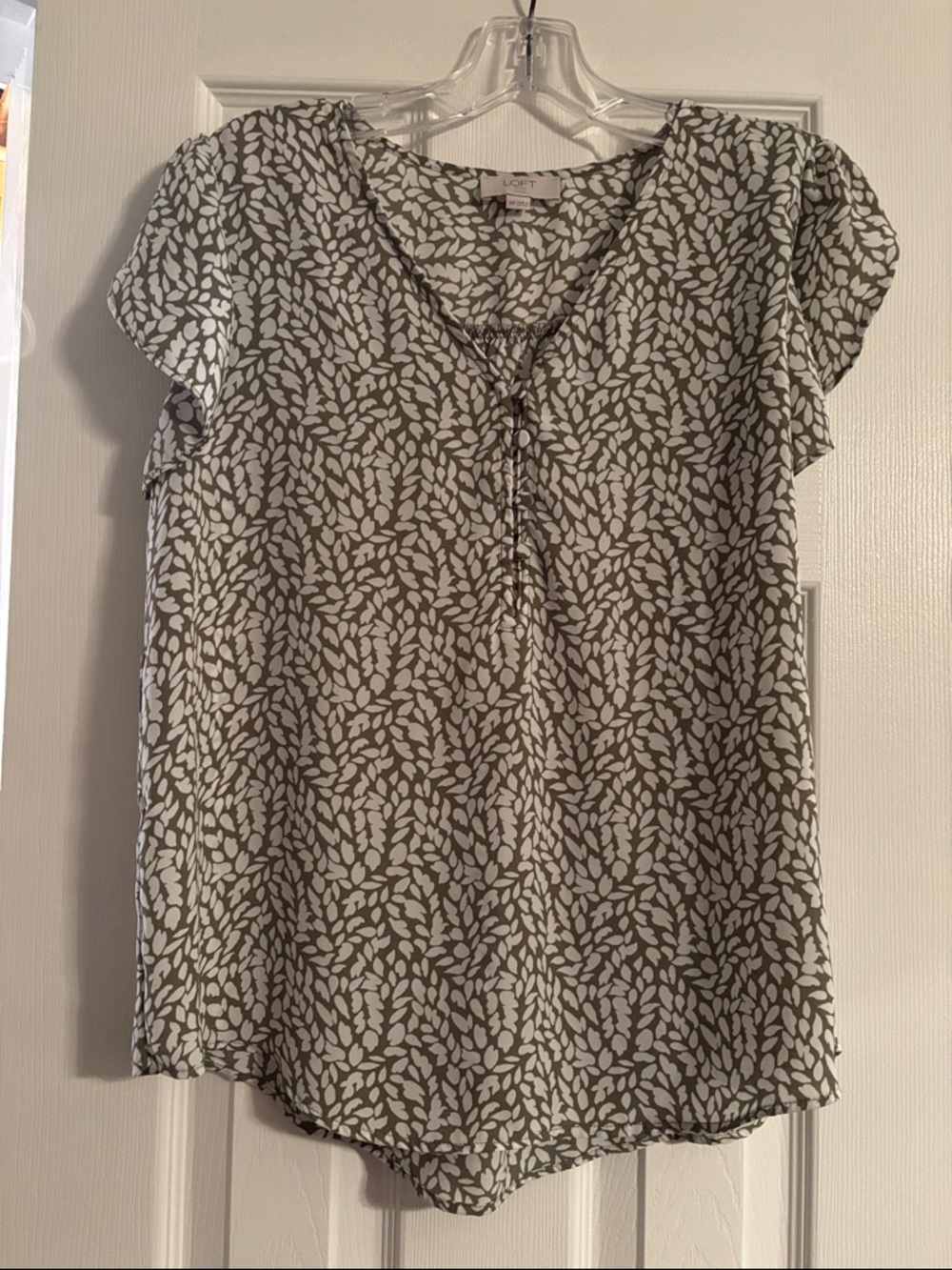 LOFT Olive and White Leaf-Print Flutter Sleeve Top